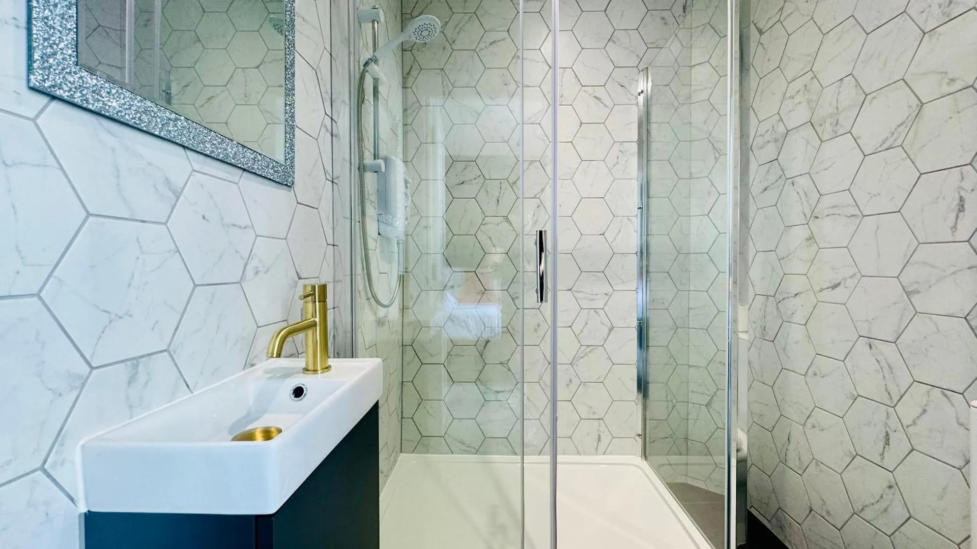 Next To Brighton Beach 3 Bedroom & 2 Bathroom Flat Sleep 12 Guests 0*,  Wielka Brytania
