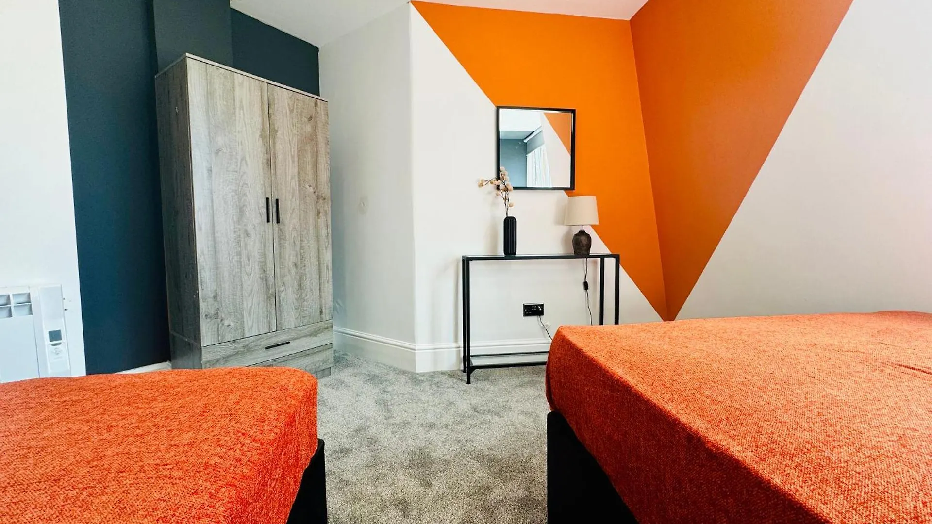 Apartment Next To Brighton Beach 3 Bedroom & 2 Bathroom Flat Sleep 12 Guests