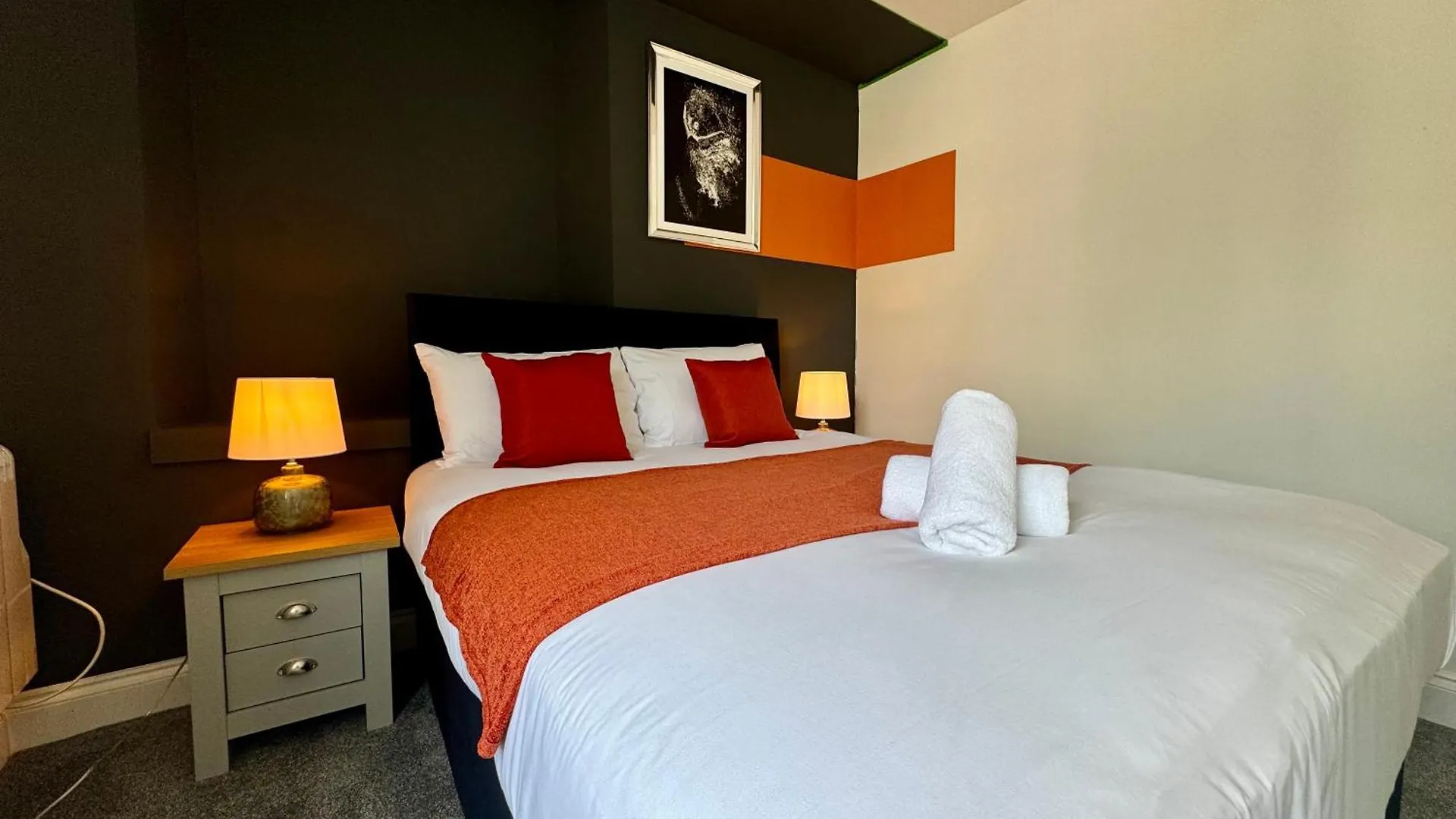 Apartment Next To Brighton Beach 3 Bedroom & 2 Bathroom Flat Sleep 12 Guests