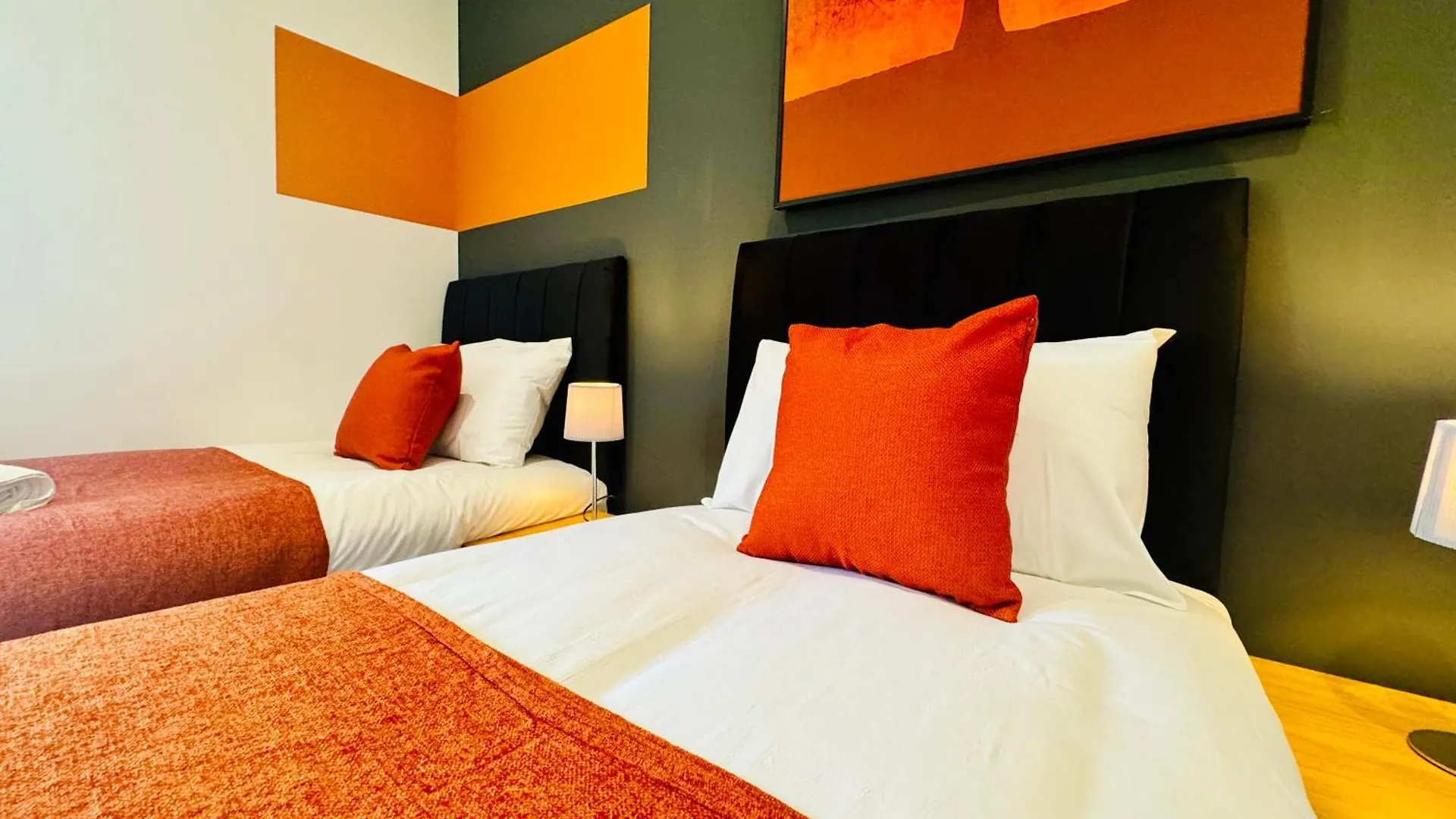 Next To Brighton Beach 3 Bedroom & 2 Bathroom Flat Sleep 12 Guests United Kingdom
