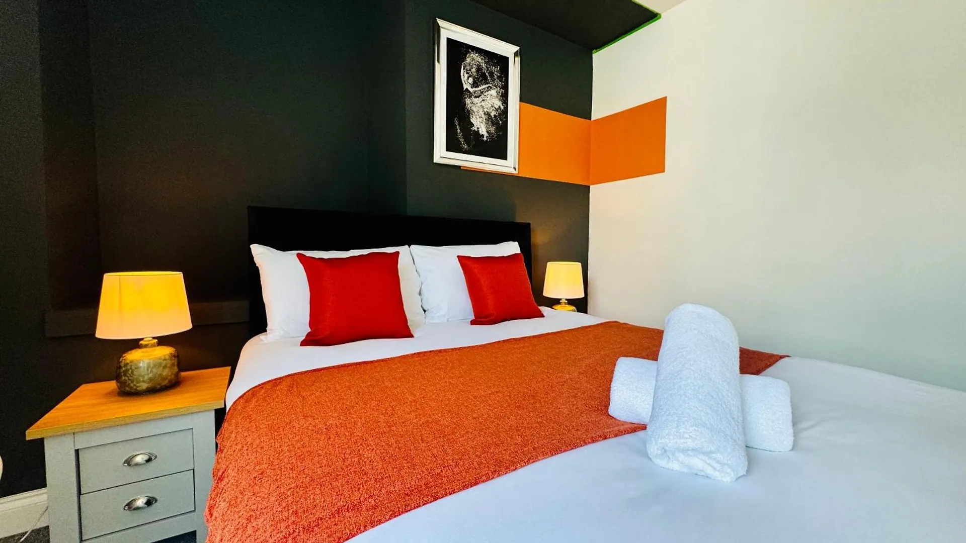 Next To Brighton Beach 3 Bedroom & 2 Bathroom Flat Sleep 12 Guests 0*,  בריטניה
